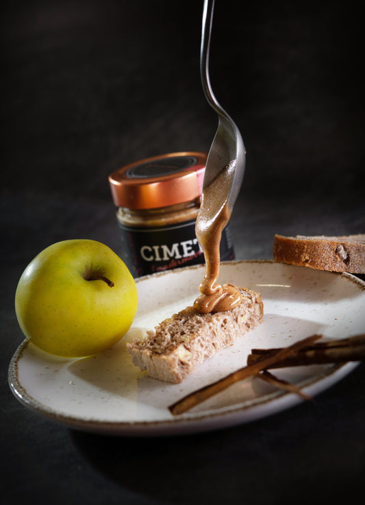 Creamy honey with cinnamon