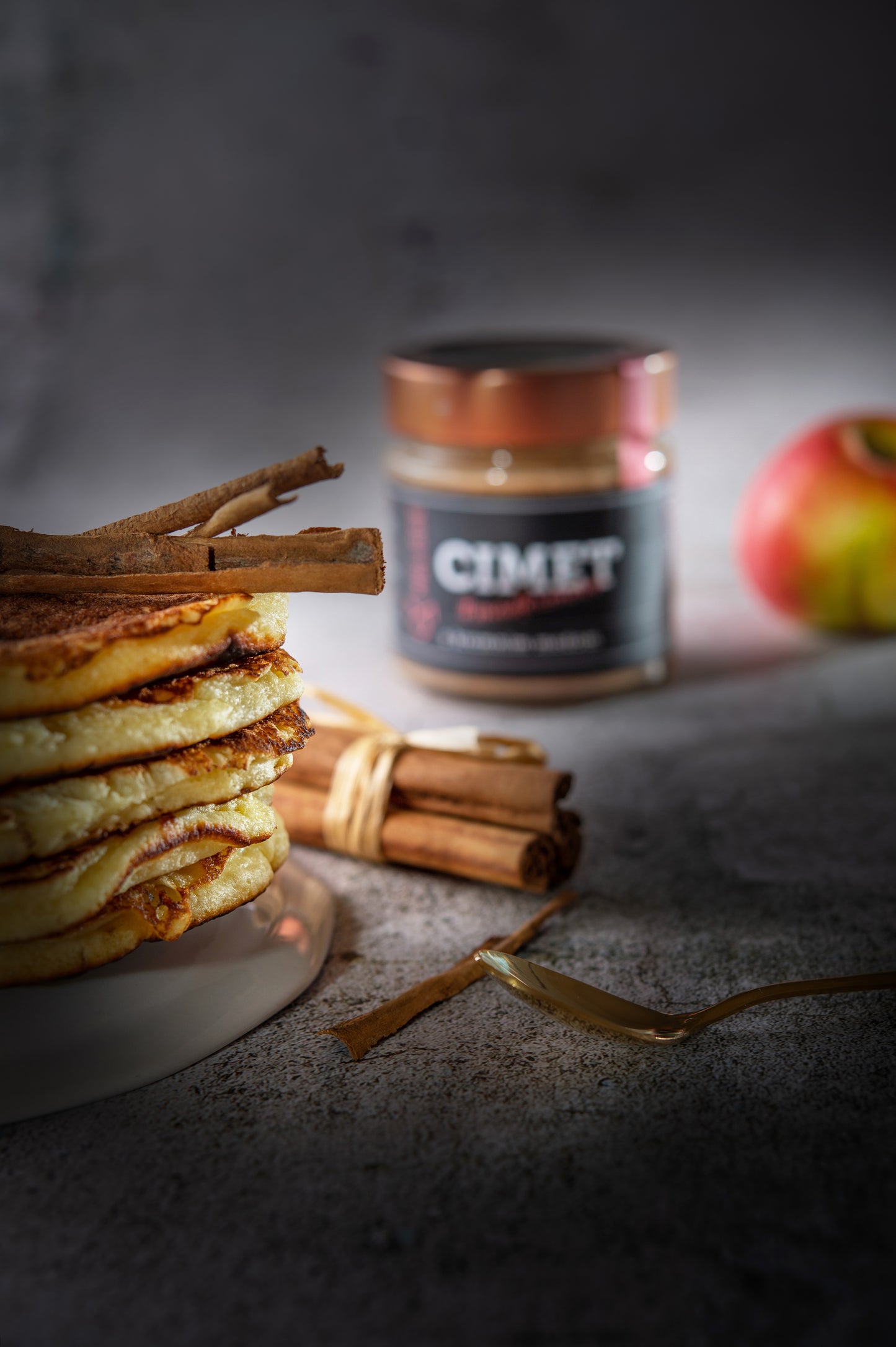 Creamy honey with cinnamon