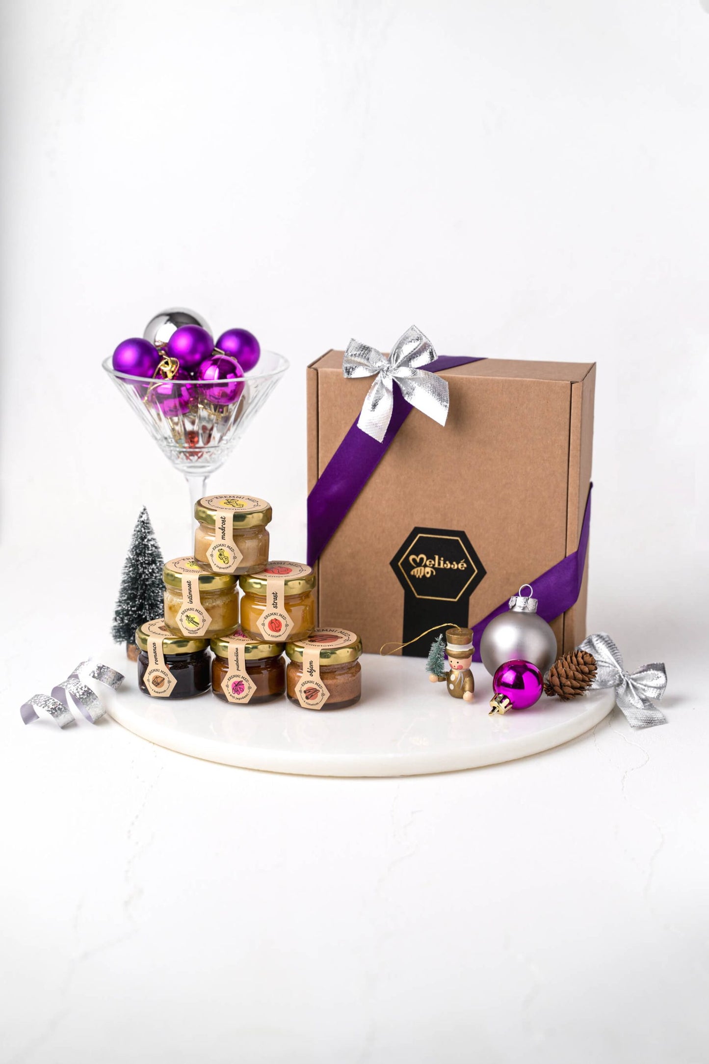 Frik's Ecstasy with Chili Frik sauce and three different creamy honeys