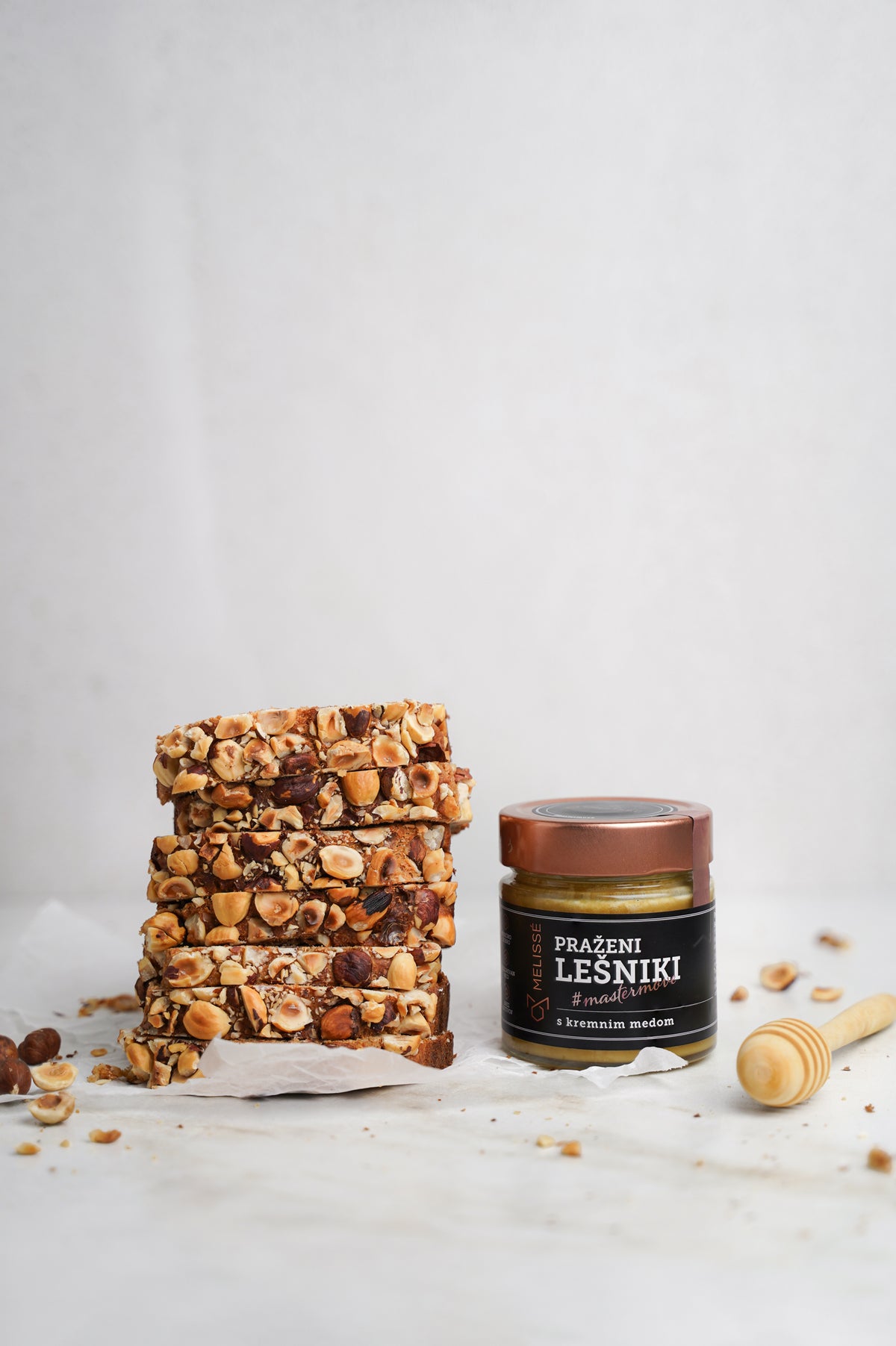 Creamy honey with roasted hazelnuts 