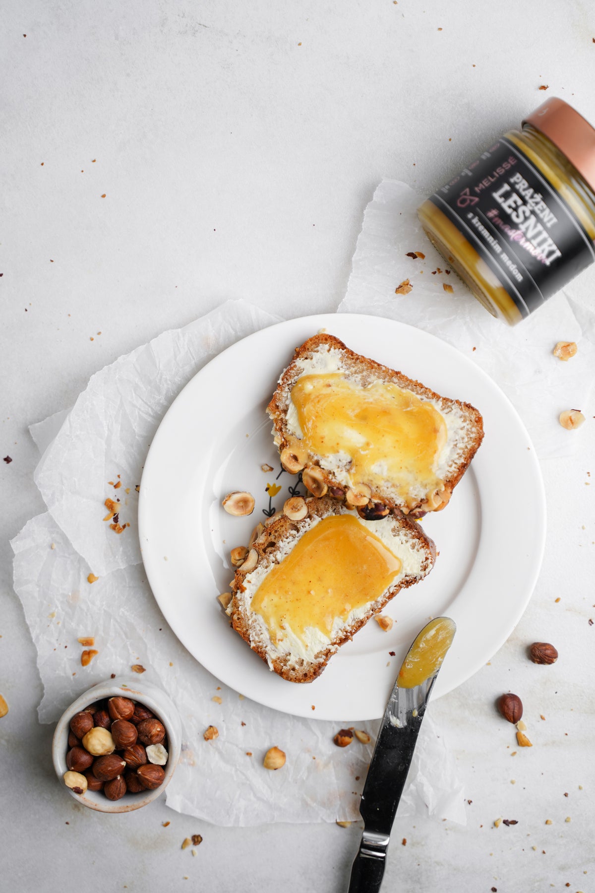 Creamy honey with roasted hazelnuts 