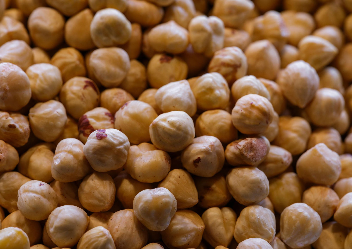 Kremni med s praženimi lešniki