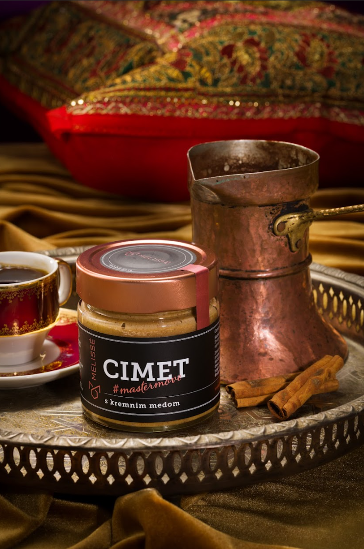 Kremni med s cimetom